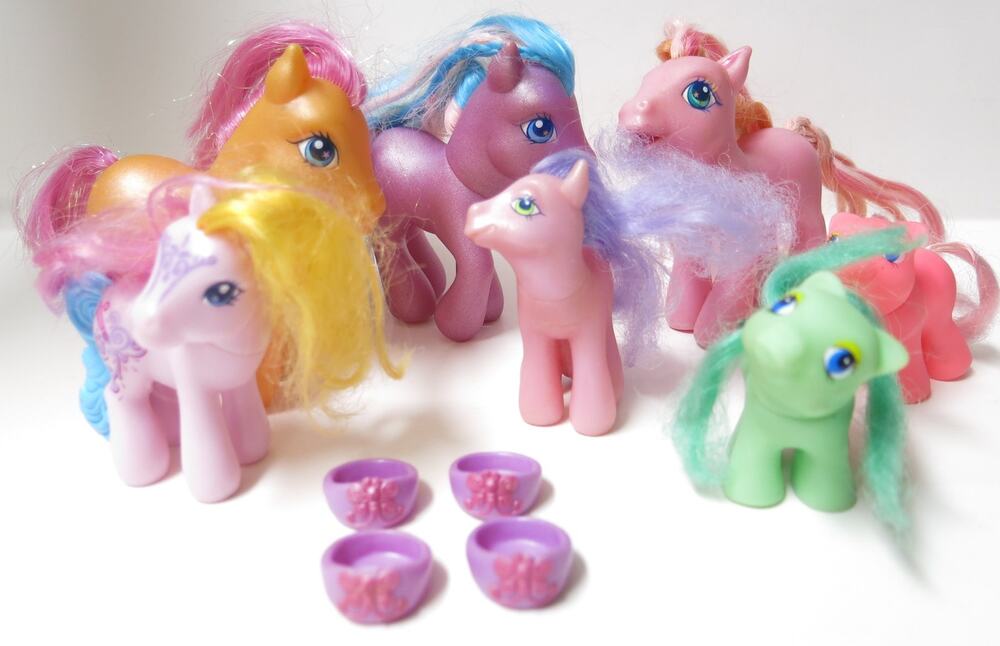Vintage My Little Pony Bundle of 7 and Shoes Sparkleworks Luau Y2K Kids Toys